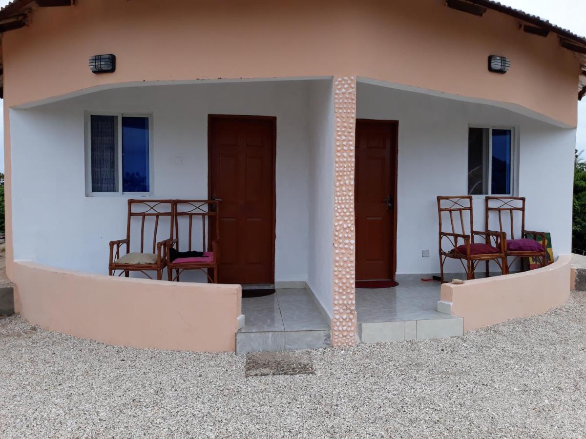 Kinkiliba Beach Lodge Sanyang Exterior photo